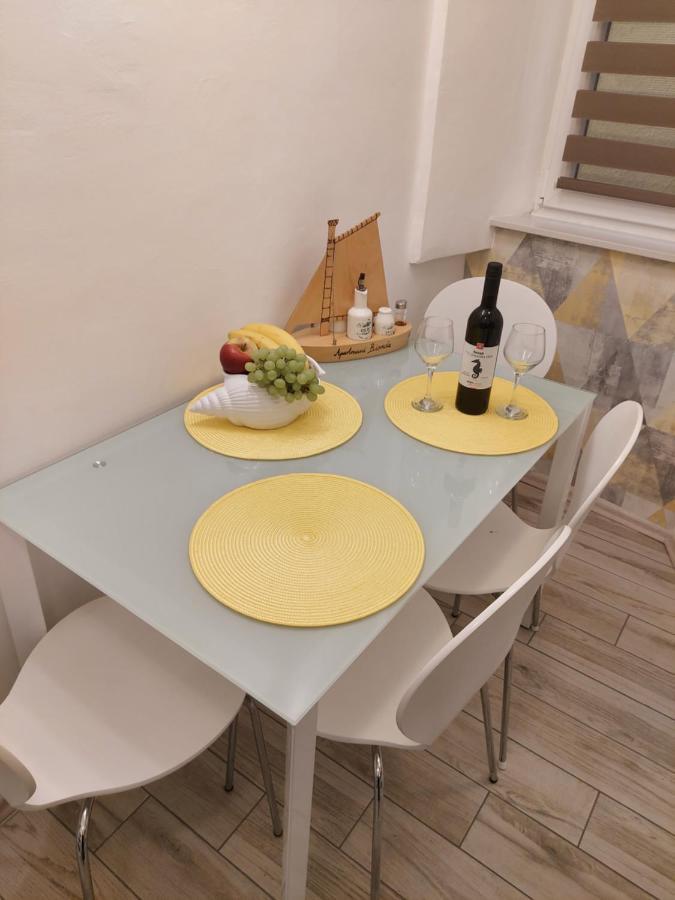 Apartmant Bionda Novi Vinodolski, Cozy And Nice Apartment For 4 People In The City Center Exteriör bild