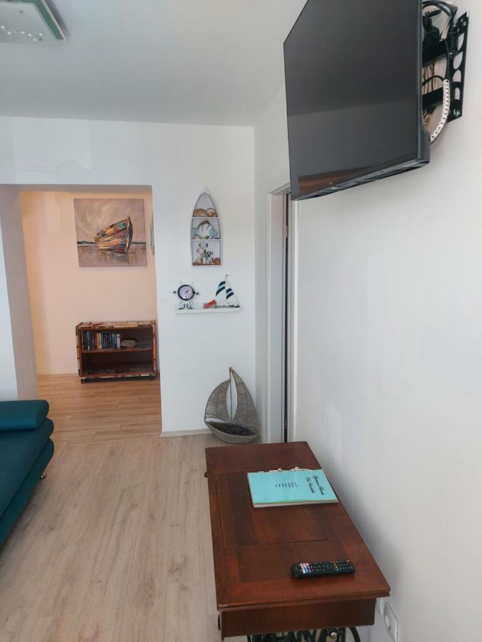 Apartmant Bionda Novi Vinodolski, Cozy And Nice Apartment For 4 People In The City Center Exteriör bild