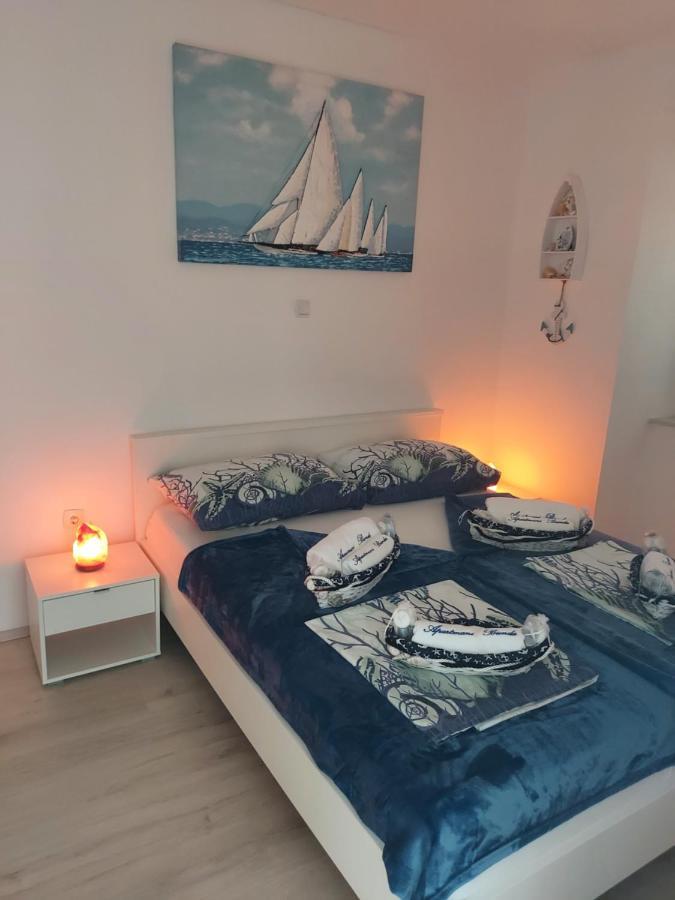 Apartmant Bionda Novi Vinodolski, Cozy And Nice Apartment For 4 People In The City Center Exteriör bild
