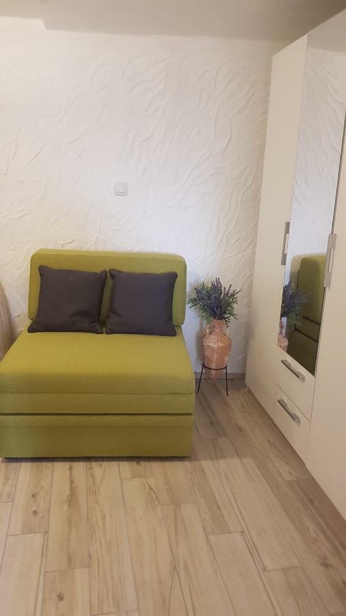 Apartmant Bionda Novi Vinodolski, Cozy And Nice Apartment For 4 People In The City Center Exteriör bild