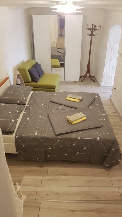 Apartmant Bionda Novi Vinodolski, Cozy And Nice Apartment For 4 People In The City Center Exteriör bild